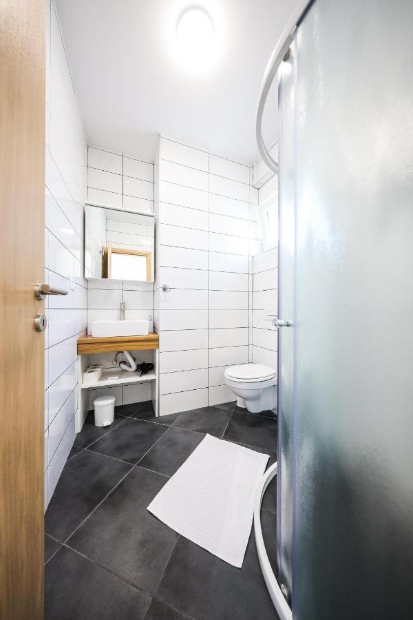 1Oak Rentals Vir Εξωτερικό φωτογραφία